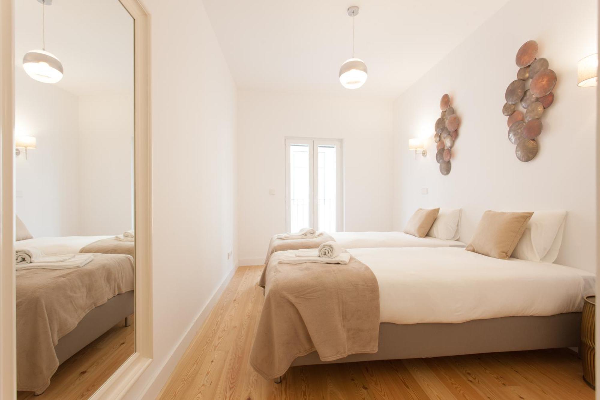 Mouraria Blue Three-Bedroom Apartment W/ Parking - By Lu Holidays Lisbon Exterior photo