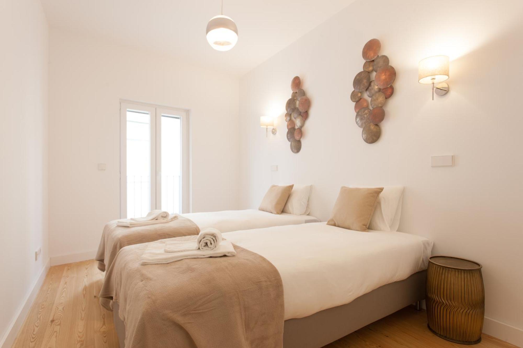 Mouraria Blue Three-Bedroom Apartment W/ Parking - By Lu Holidays Lisbon Exterior photo
